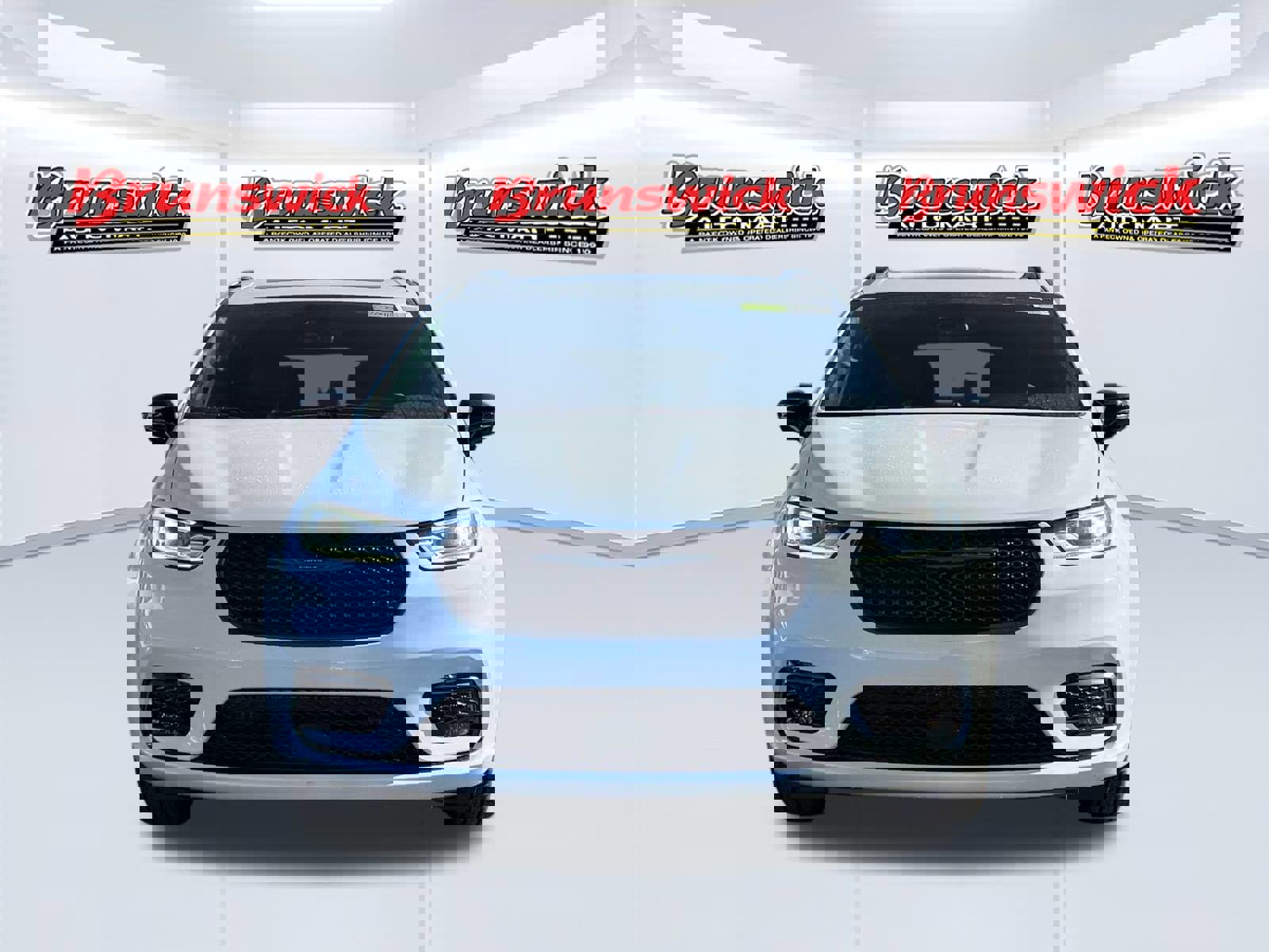 New 2026 Chrysler Pacifica Select image 2