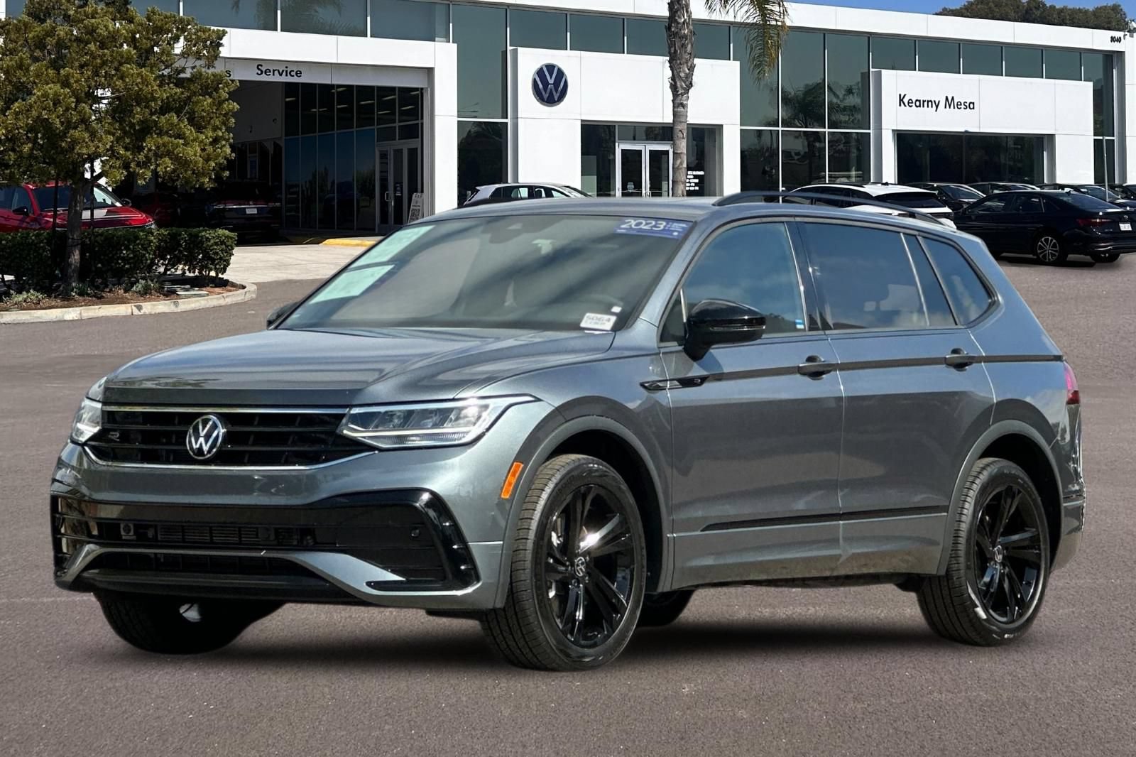 Used 2023 Volkswagen Tiguan SE R-Line FWD image 8