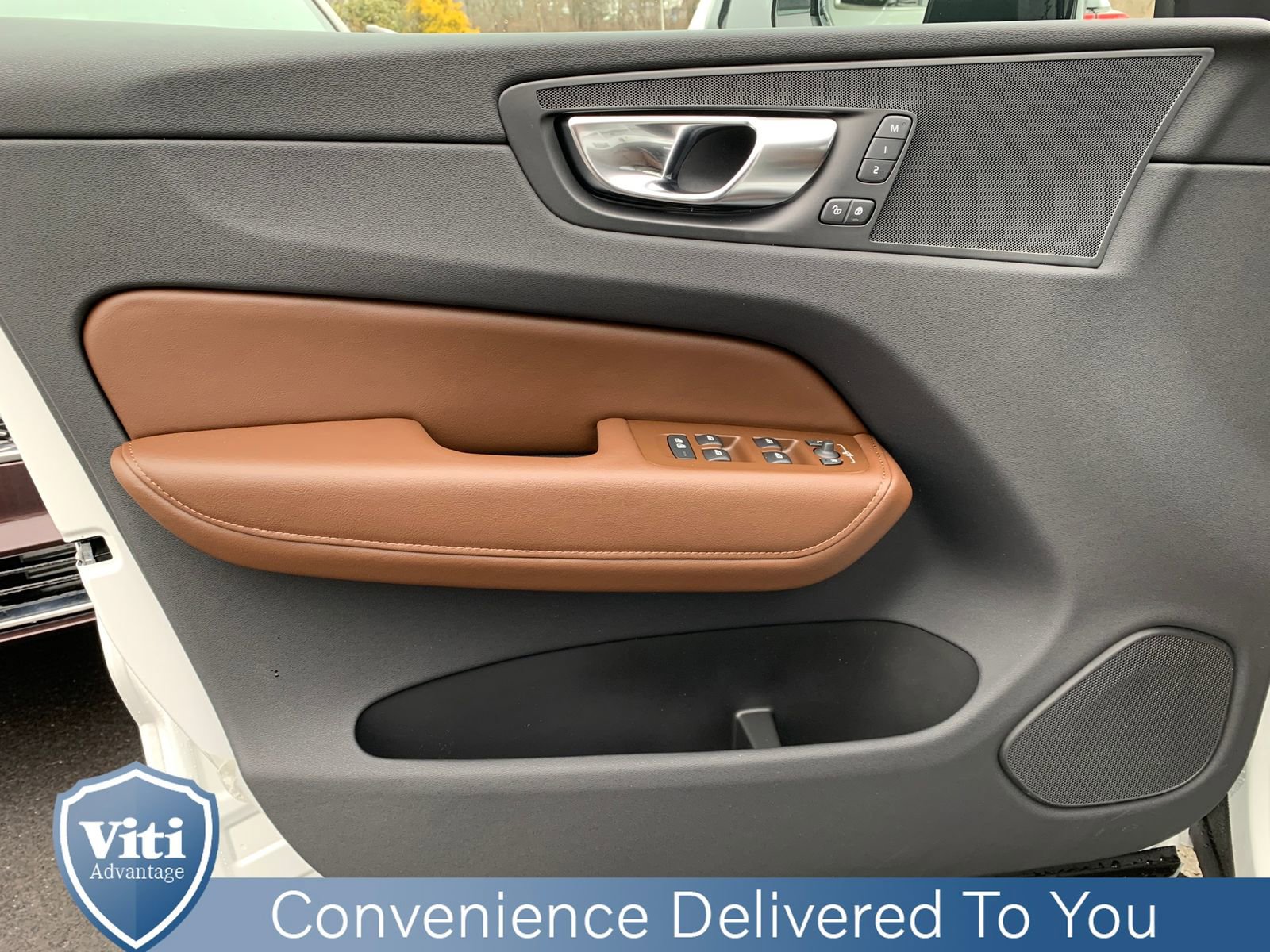 Used 2025 Volvo XC60 T8 Plus w/ Climate Package image 11