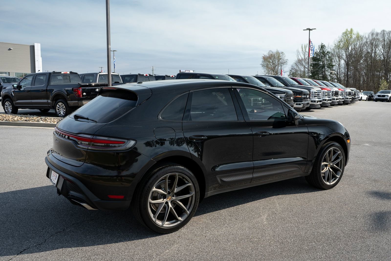 Used 2022 Porsche Macan Base w/ Premium Package Plus image 10