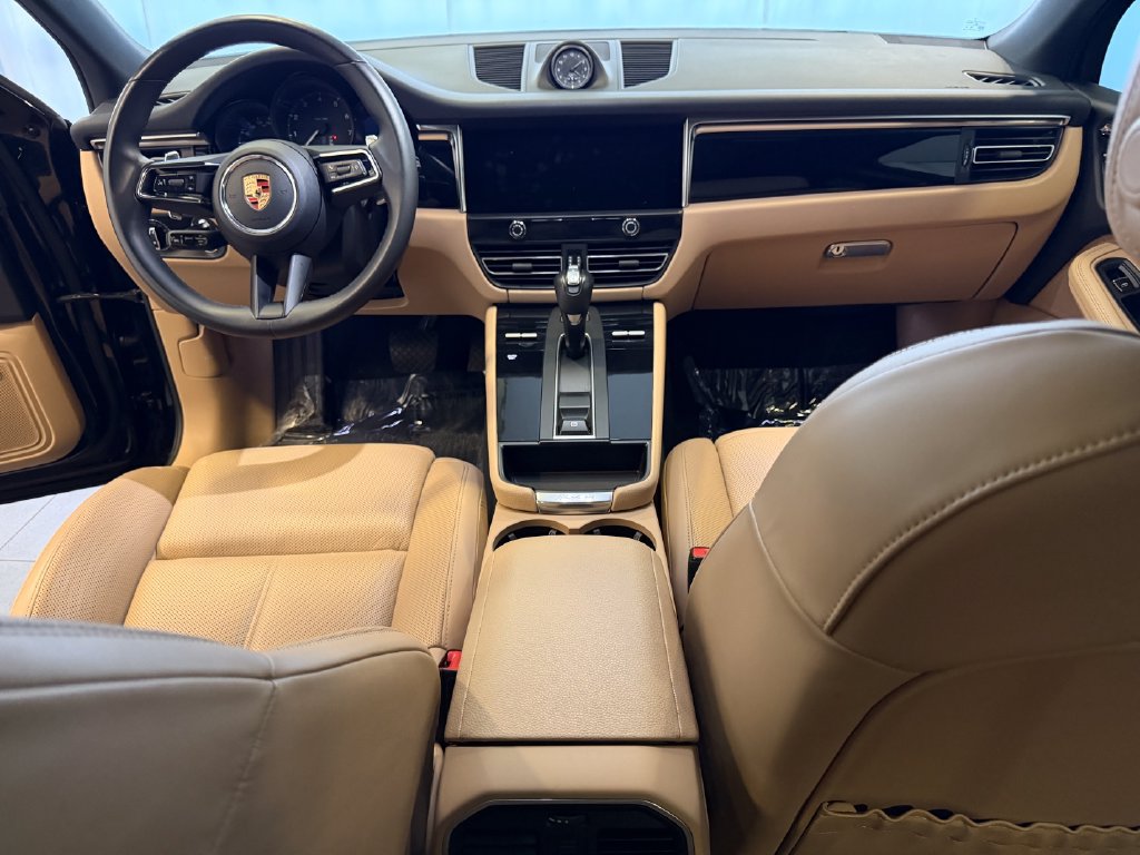 Certified 2024 Porsche Macan AWD/4WD image 17