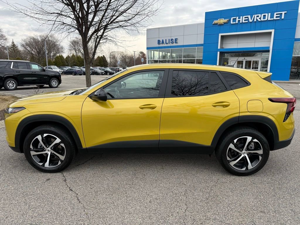 Used 2024 Chevrolet Trax RS w/ Driver Confidence Package image 2