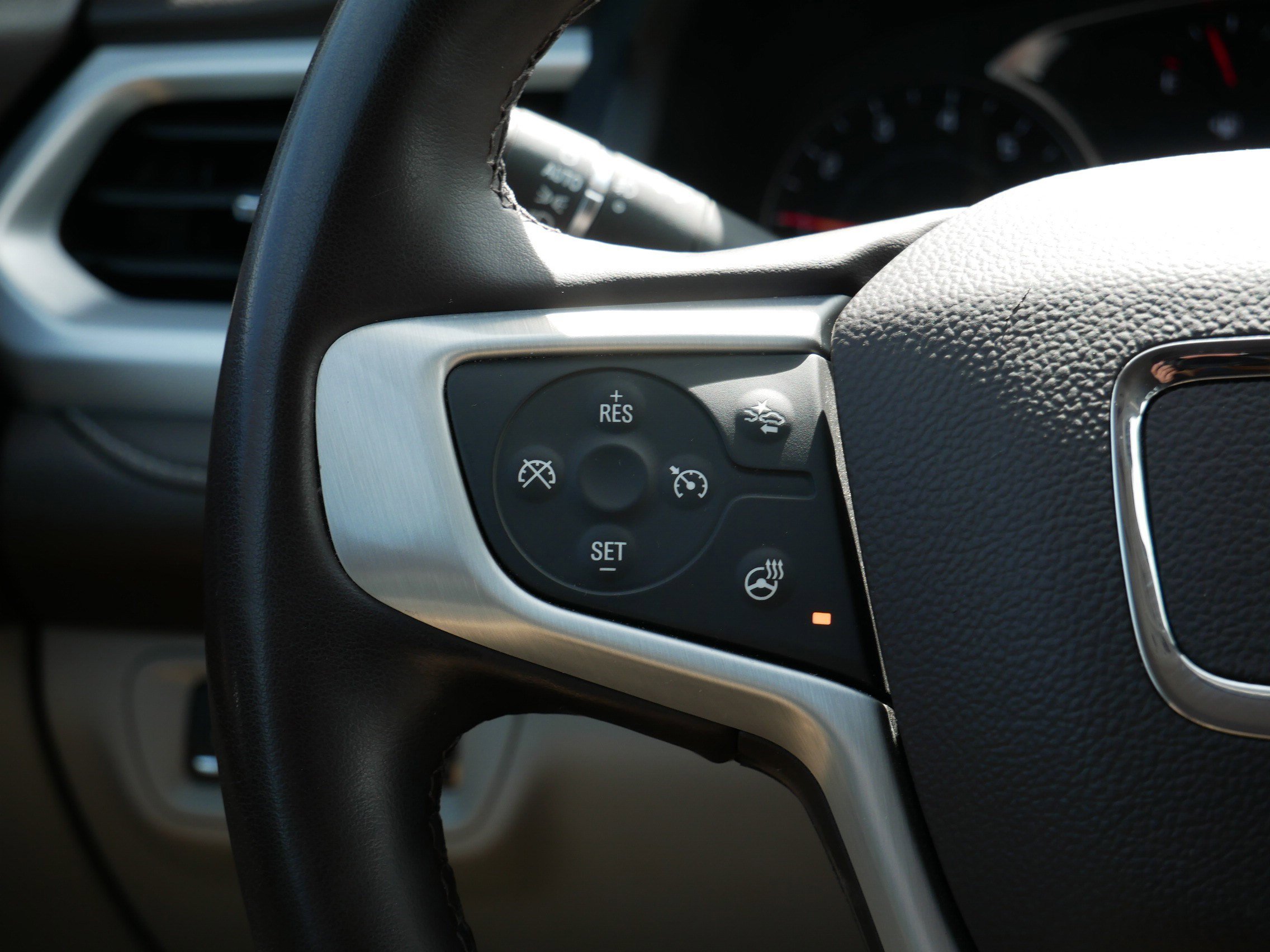 Used 2023 GMC Acadia SLT w/ Preferred Package FWD image 27