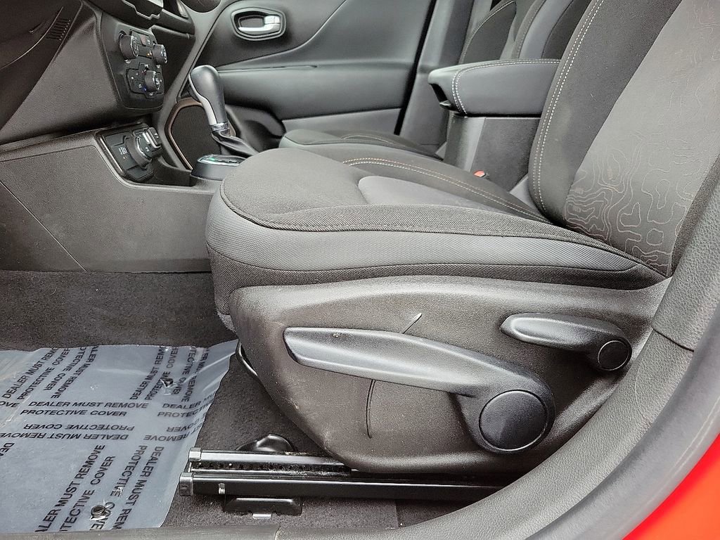 Used 2023 Jeep Renegade Latitude image 12