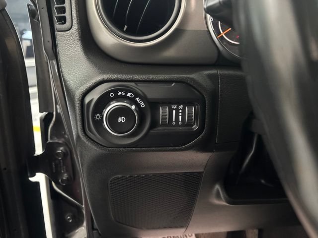 Used 2022 Jeep Wrangler Sport AWD/4WD image 12