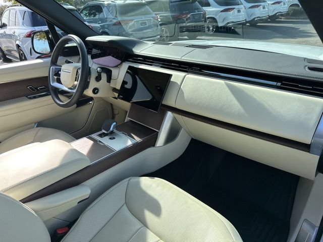 Used 2025 Land Rover Range Rover SE AWD/4WD image 37