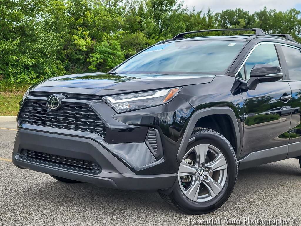 Used 2022 Toyota RAV4 XLE FWD image 2