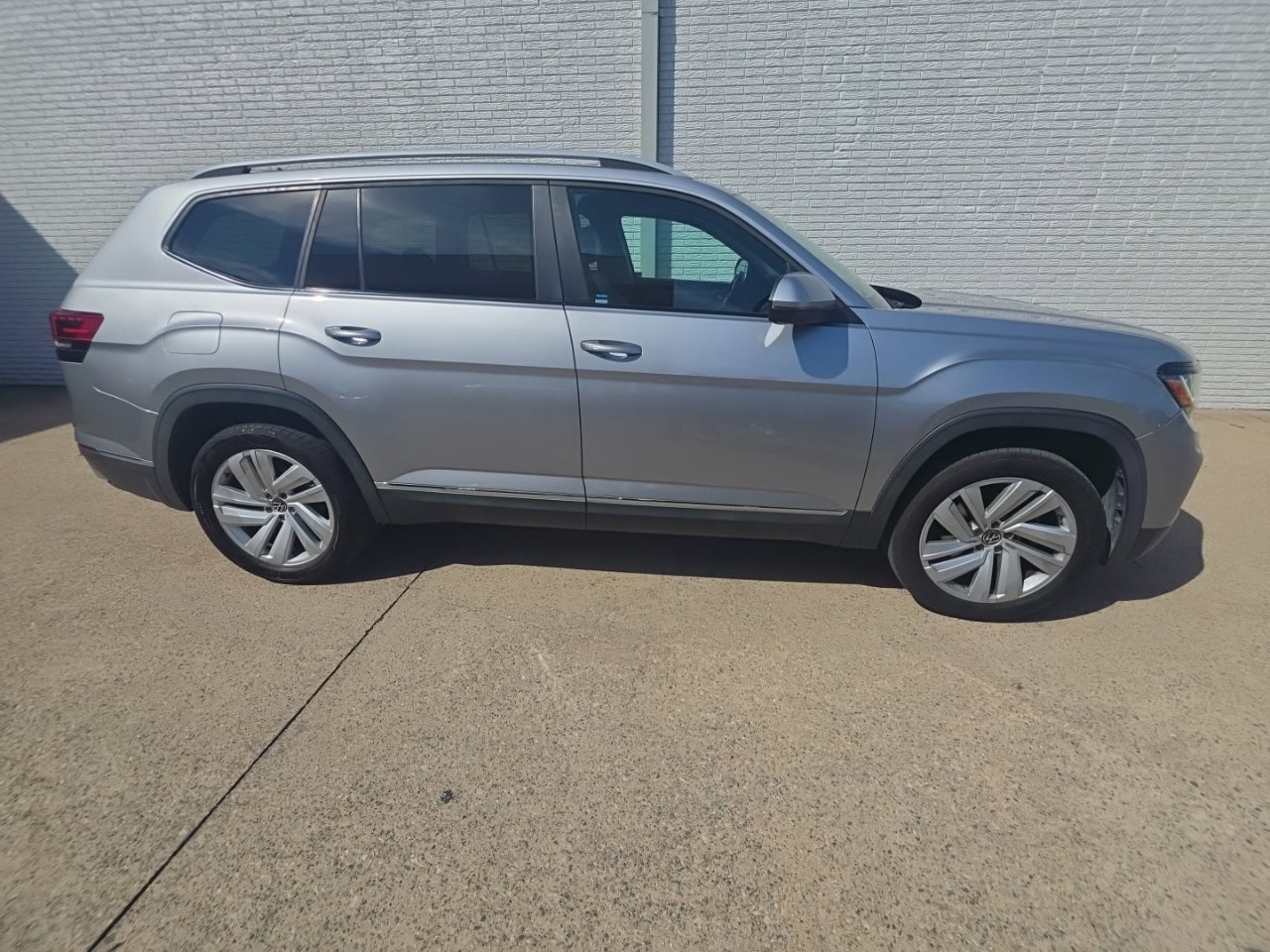 Used 2021 Volkswagen Atlas SEL FWD image 2