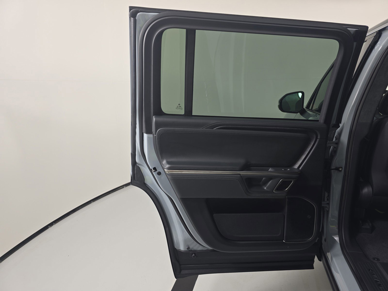 Used 2024 Rivian R1S Adventure image 17