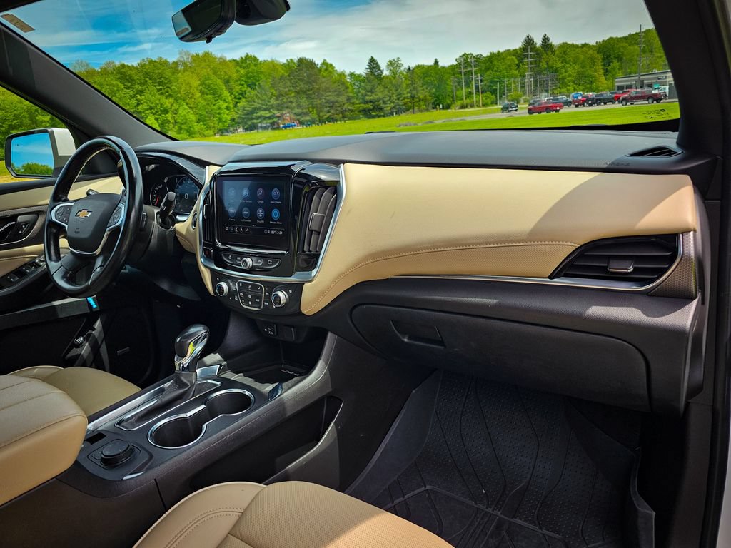Used 2023 Chevrolet Traverse Premier AWD/4WD image 44