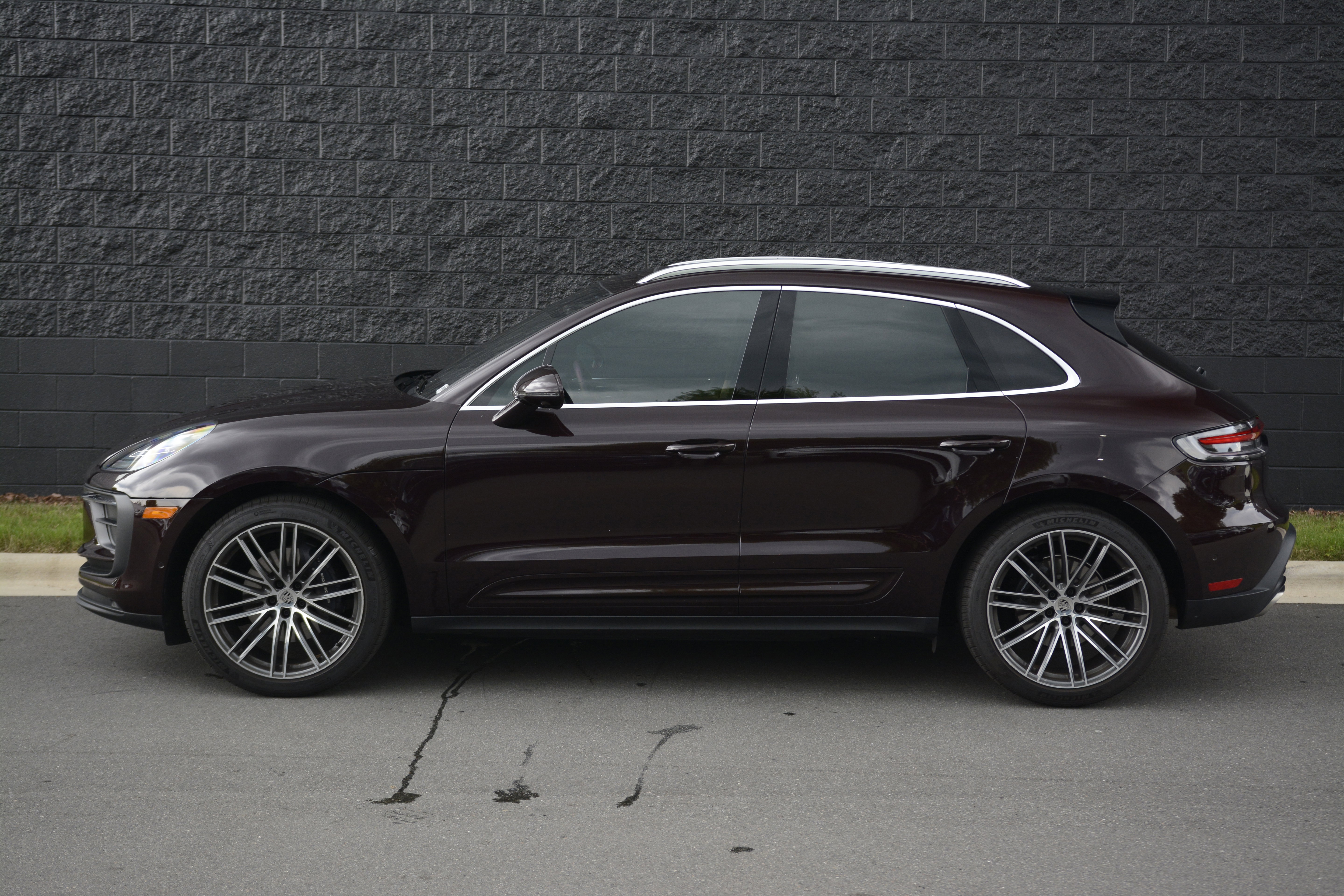 Certified 2026 Porsche Macan AWD/4WD image 2