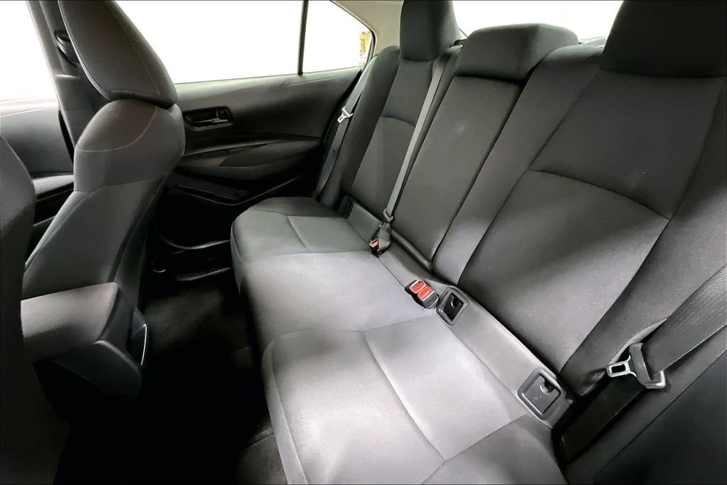 Used 2022 Toyota Corolla LE FWD image 30