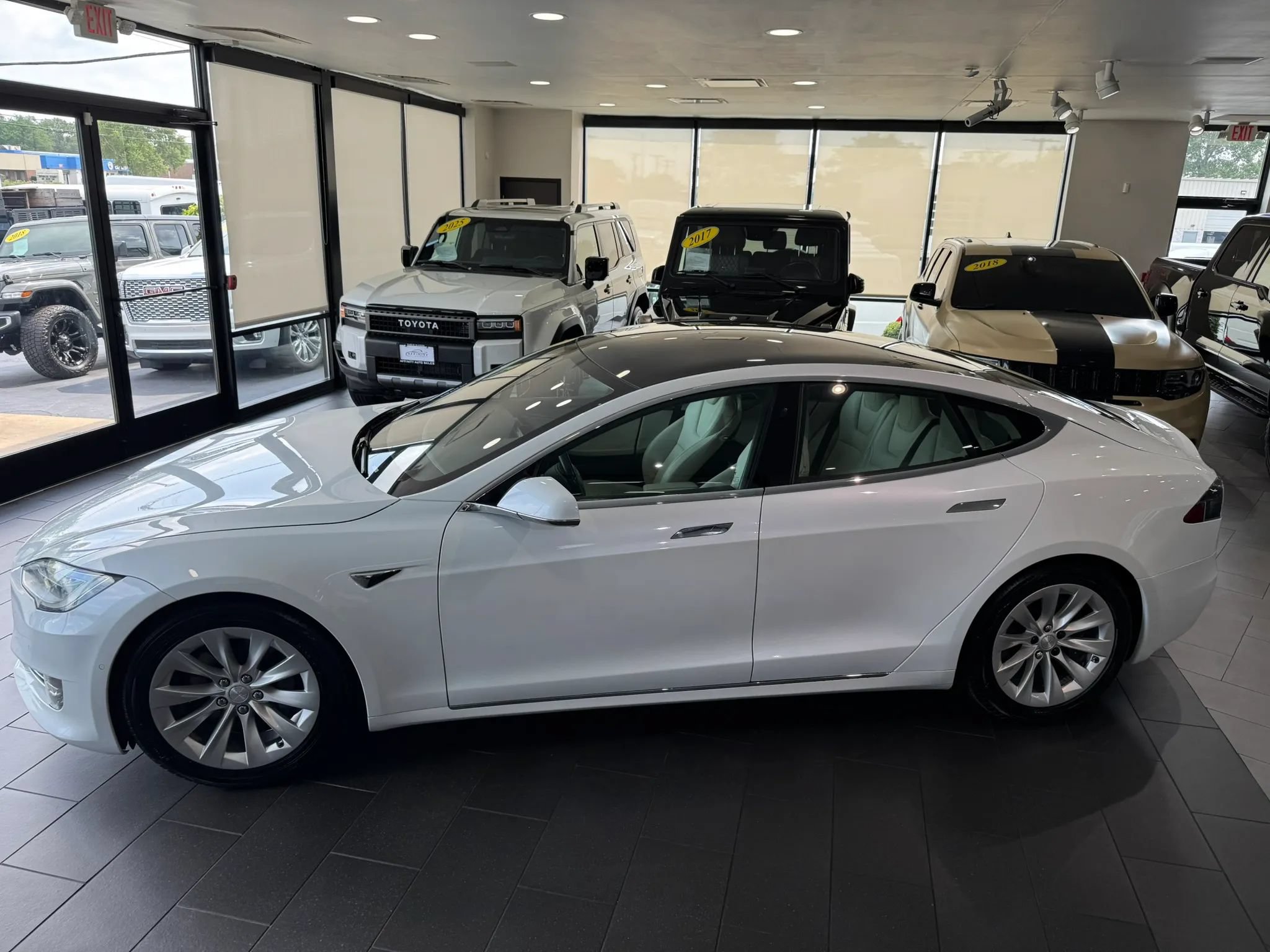 Used 2018 Tesla Model S 75D AWD/4WD image 32