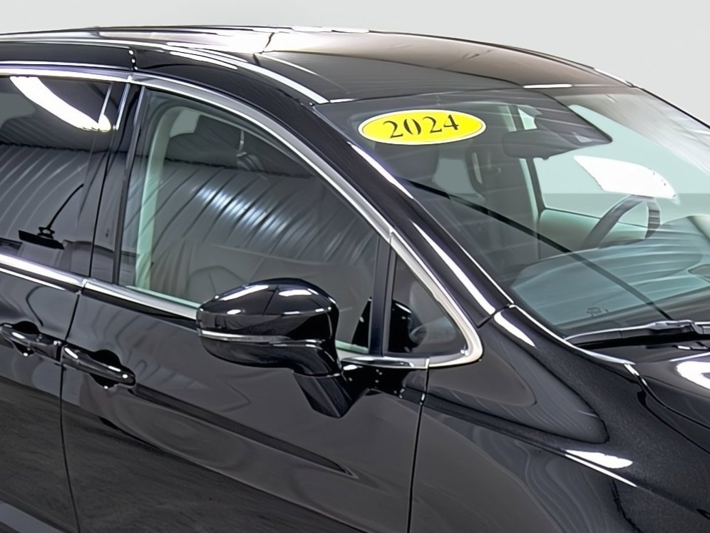 Used 2024 Chrysler Pacifica Touring-L image 15