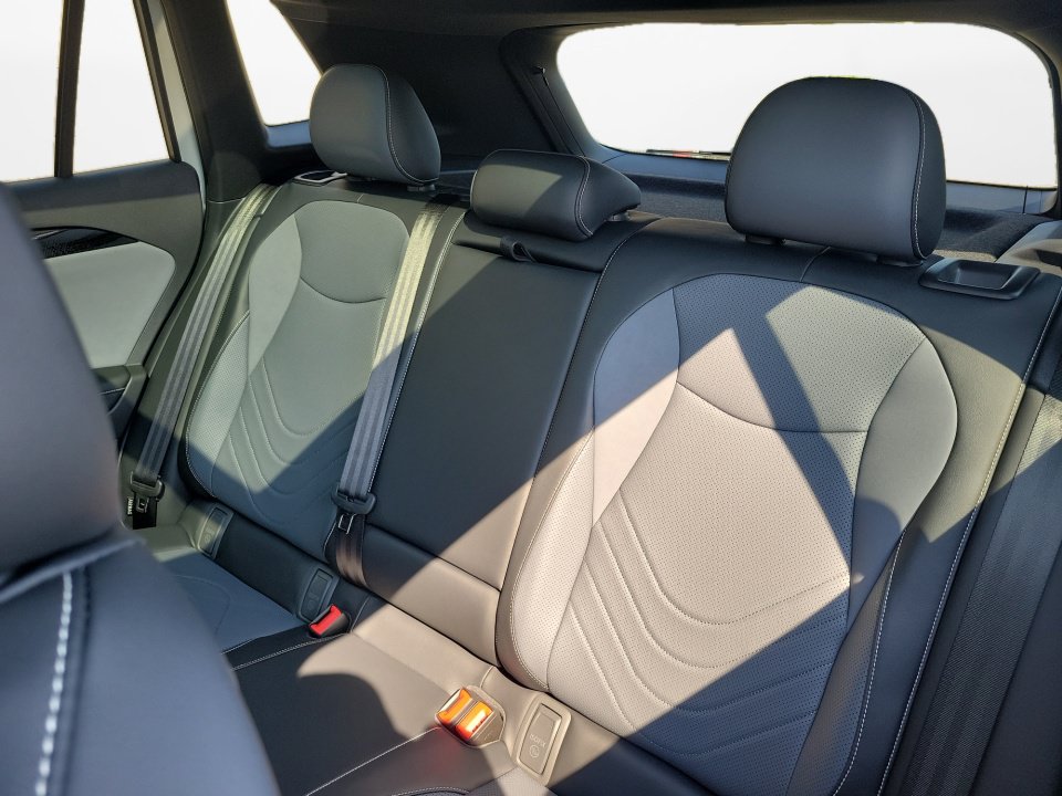 New 2026 Volkswagen Tiguan SE R-Line FWD image 12
