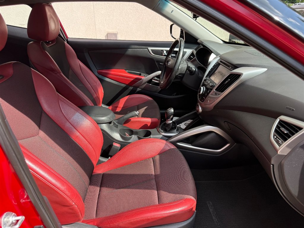 Used 2013 Hyundai Veloster w/ Tech Pkg FWD image 4