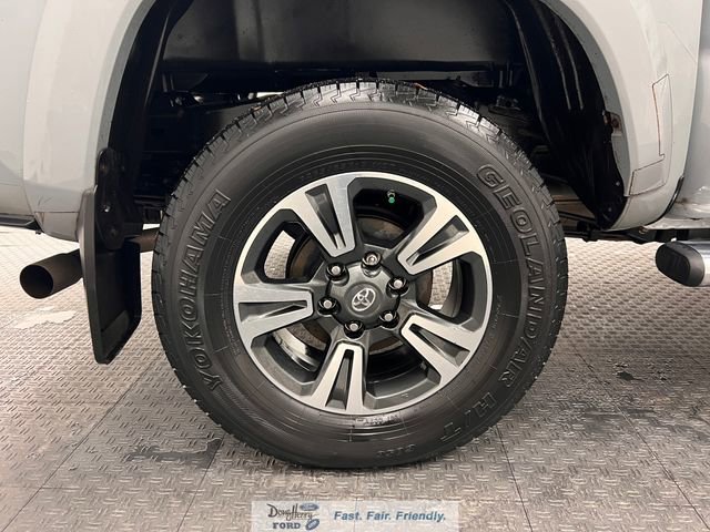Used 2019 Toyota Tacoma TRD Sport w/ Technology Package AWD/4WD image 15