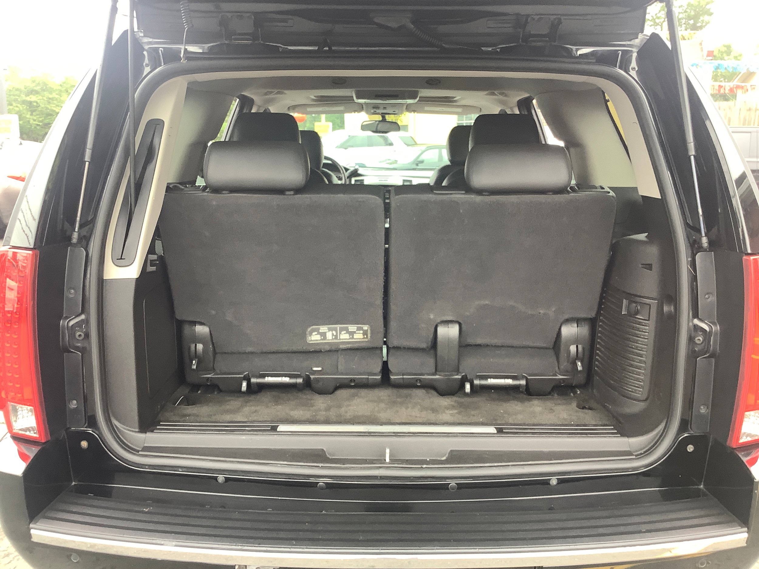 Used 2011 Cadillac Escalade Luxury AWD/4WD image 14