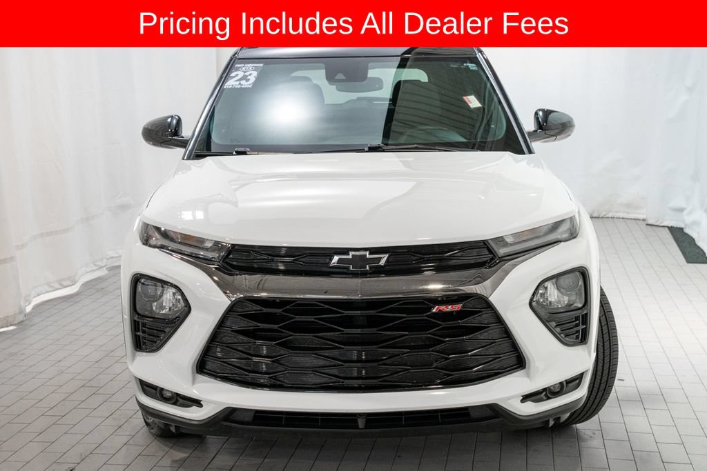Used 2023 Chevrolet TrailBlazer RS w/ Sun and Liftgate Package FWD image 2