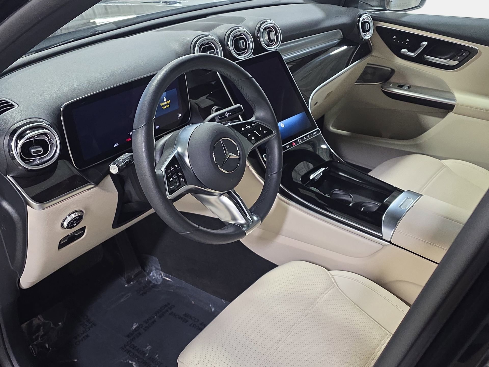 Used 2025 Mercedes-Benz GLC 300 4MATIC image 16