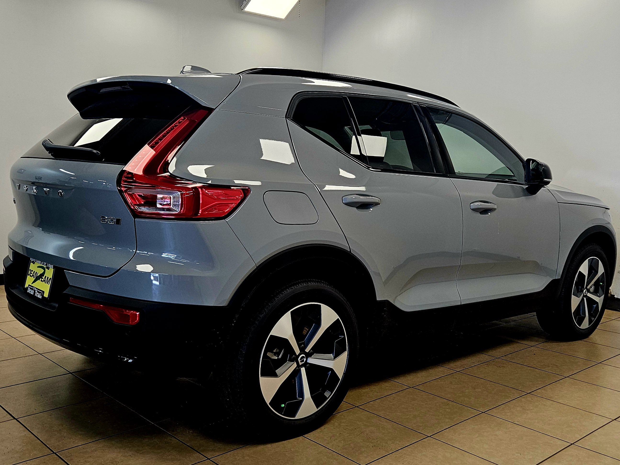 New 2026 Volvo XC40 B5 Plus w/ Climate Package AWD/4WD image 4