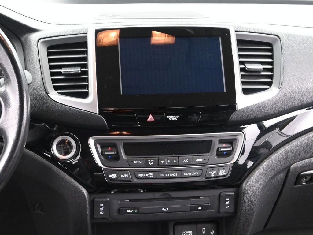 Used 2017 Honda Pilot Touring image 28