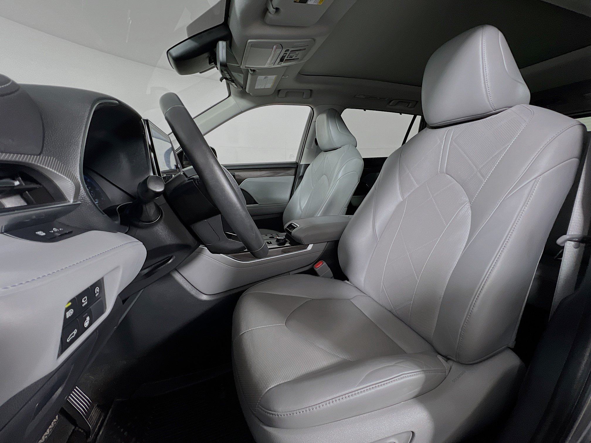 Certified 2023 Toyota Highlander Platinum AWD/4WD image 11
