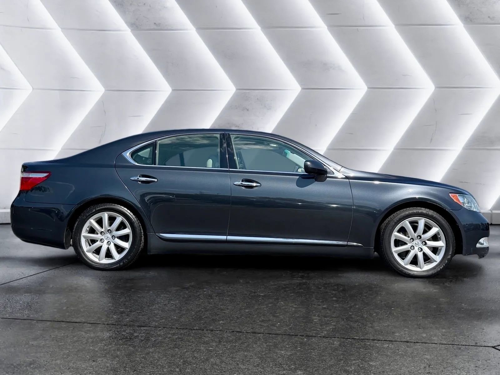 Used 2007 Lexus LS 460 RWD image 4