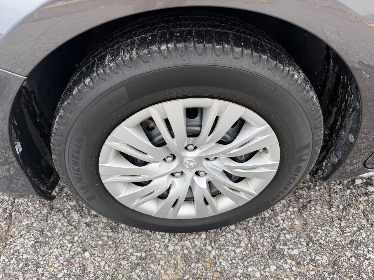 Used 2014 Toyota Camry LE FWD image 9