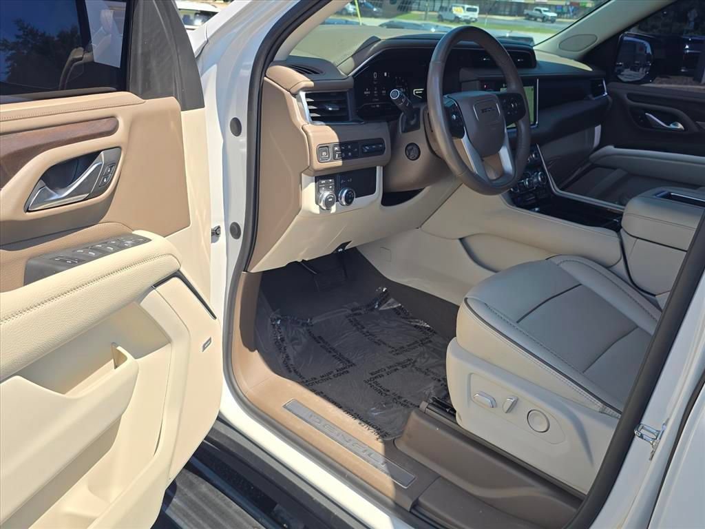 Used 2022 GMC Yukon XL Denali AWD/4WD image 9