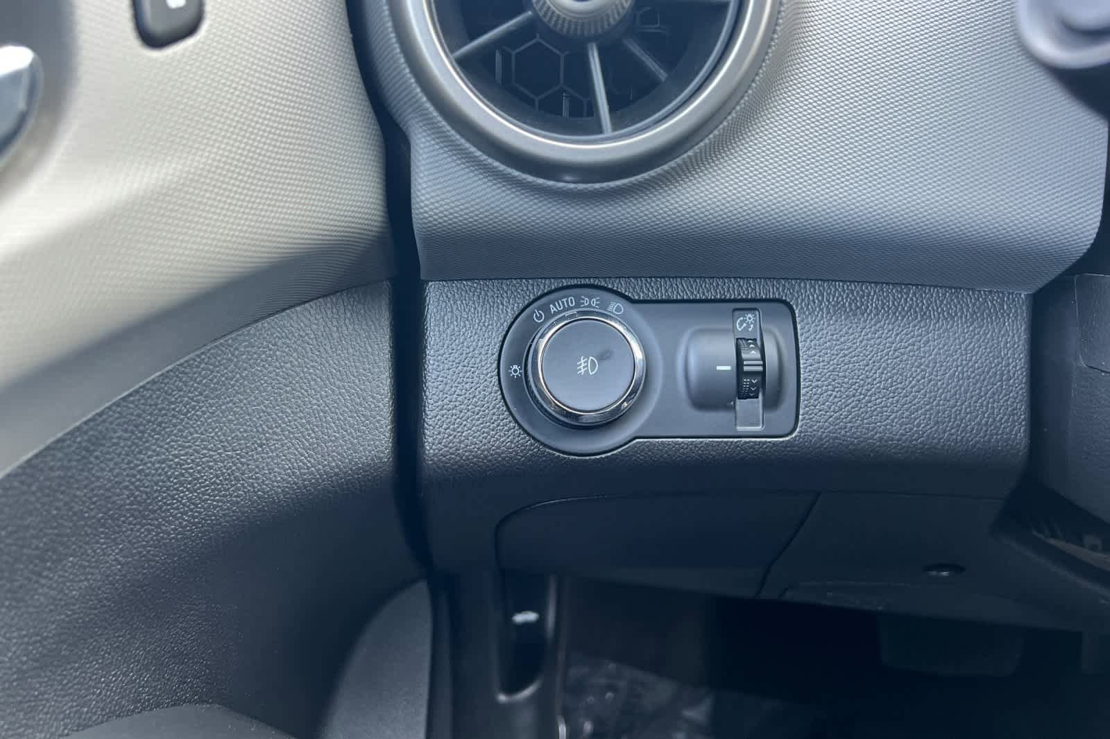 Used 2015 Chevrolet Sonic LTZ image 27