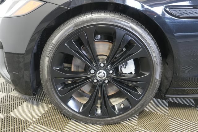 Used 2024 Jaguar XF R-Dynamic SE AWD/4WD image 9
