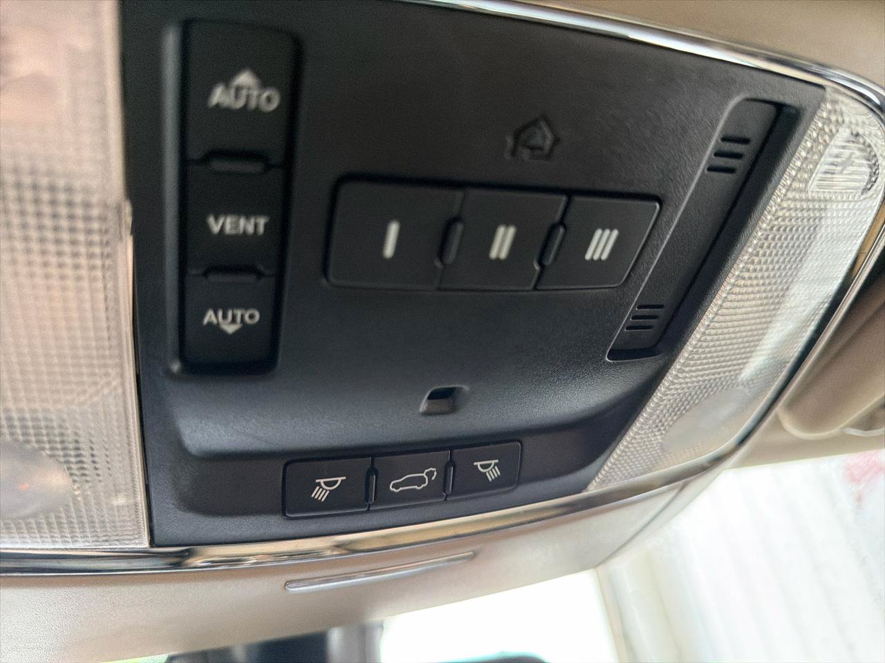 Used 2018 Jeep Grand Cherokee Limited AWD/4WD image 32