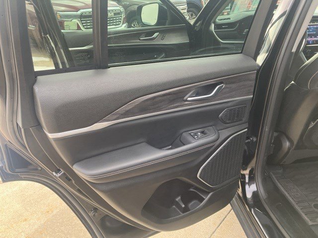 Used 2023 Jeep Grand Cherokee Limited image 20