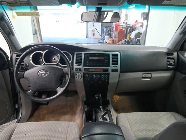 Used 2005 Toyota 4Runner SR5 AWD/4WD image 27
