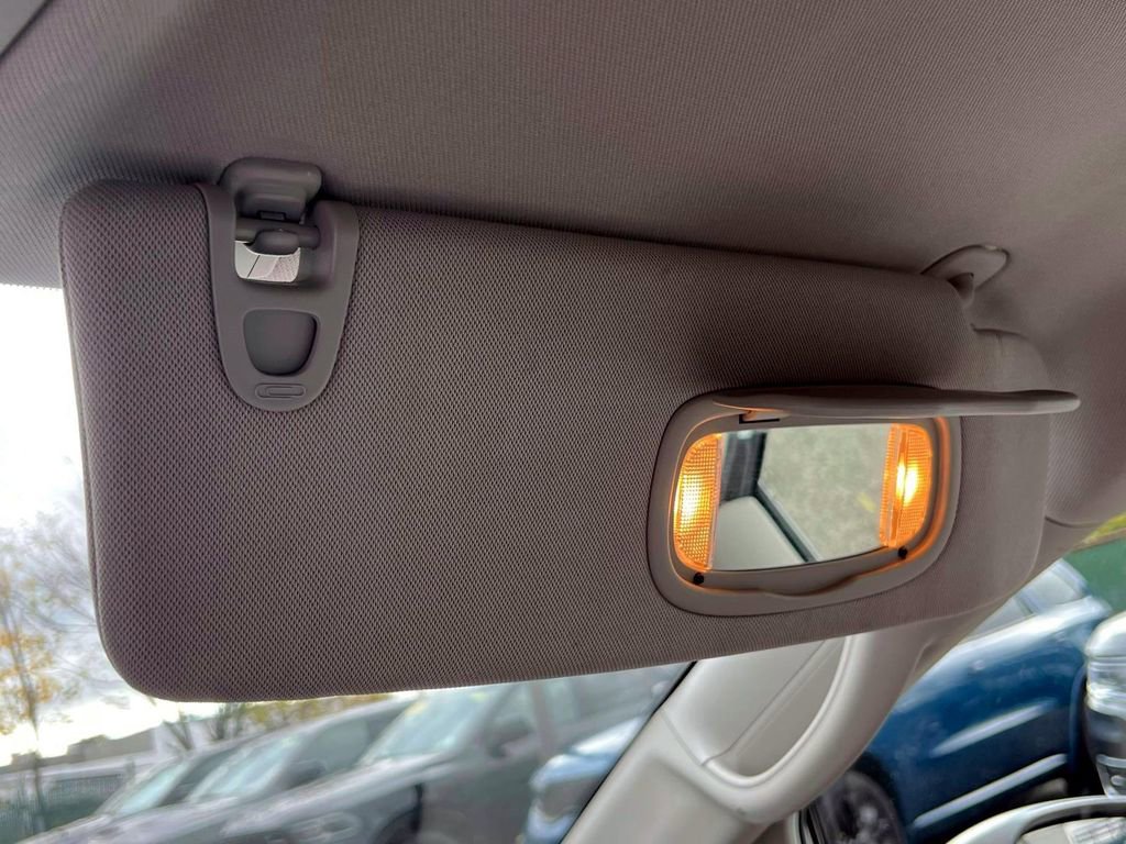 Certified 2021 Chrysler Voyager Lxi image 29