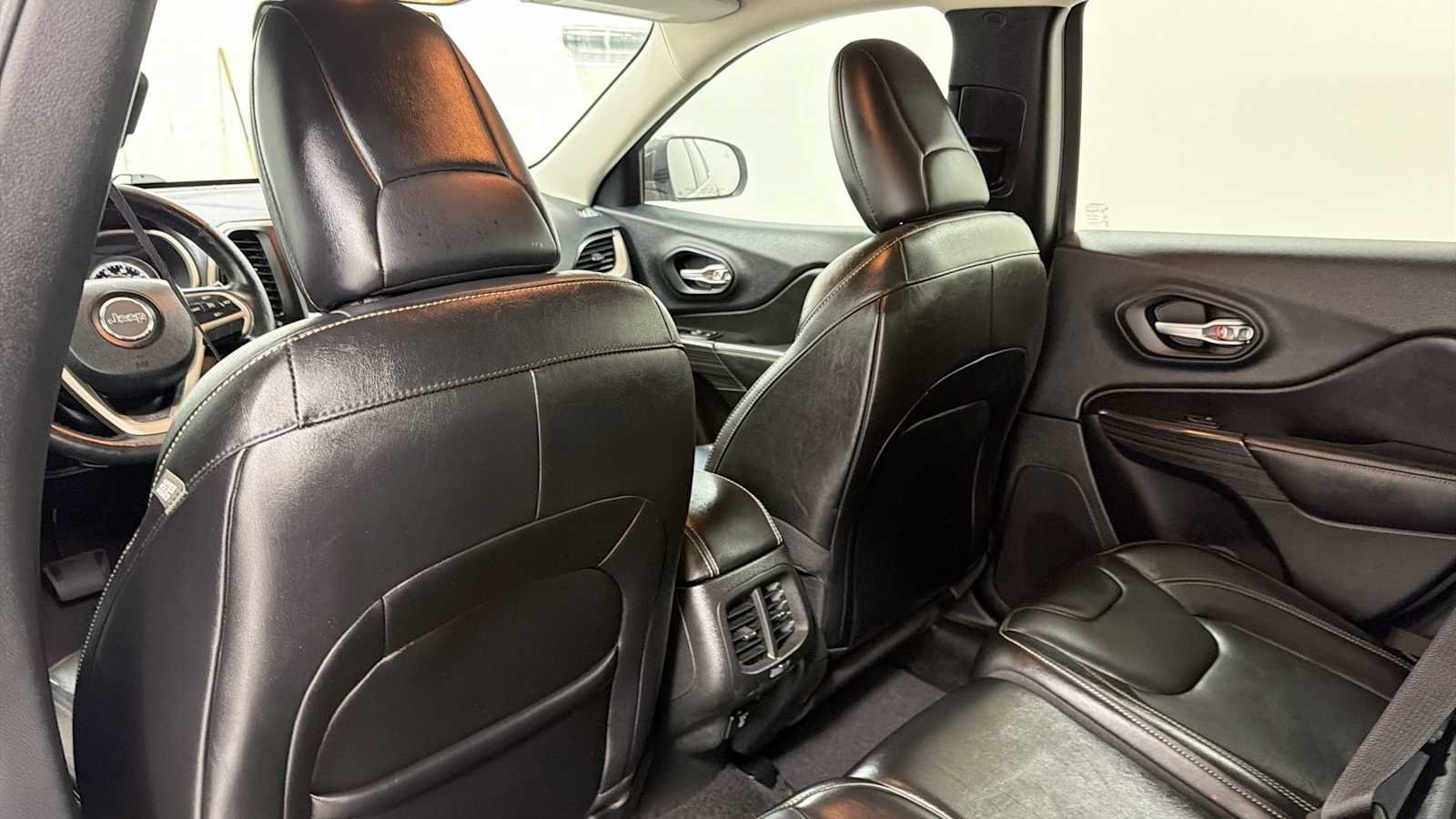 Used 2015 Jeep Cherokee Limited AWD/4WD image 25