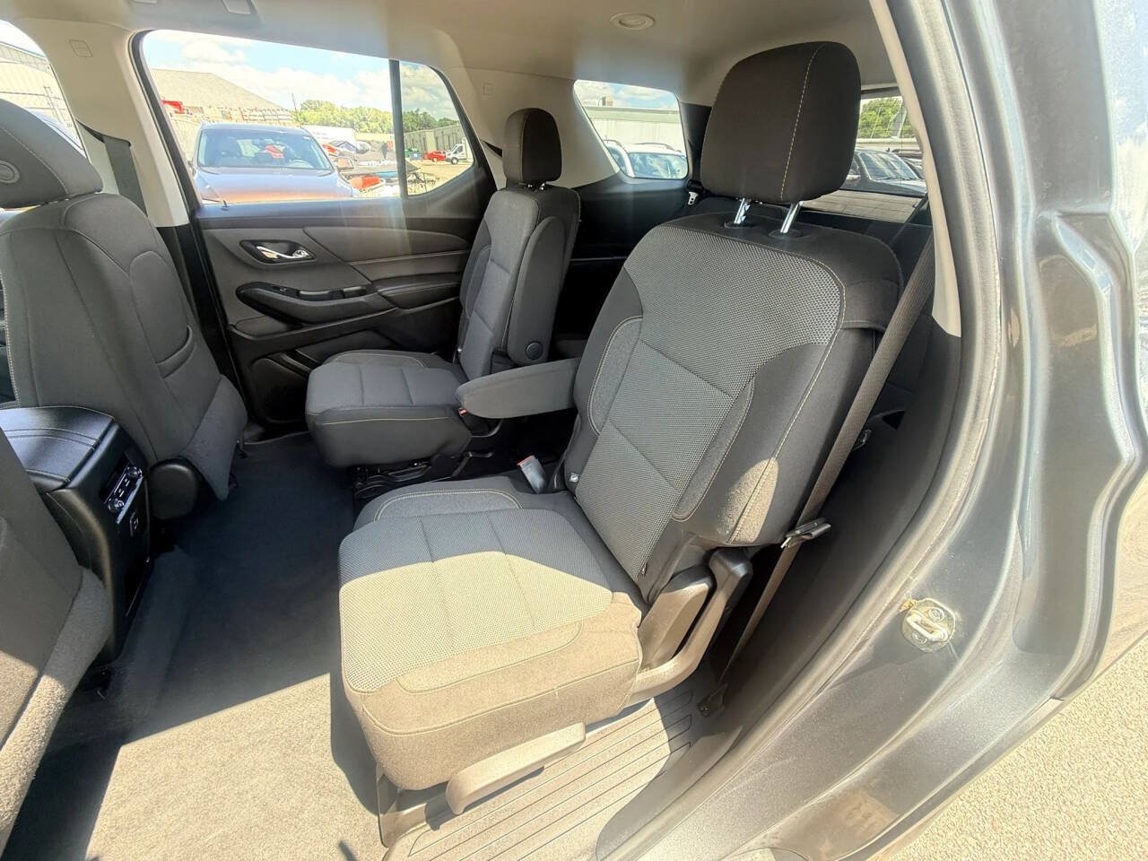 Used 2020 Chevrolet Traverse LT w/ Driver Confidence II Package AWD/4WD image 18
