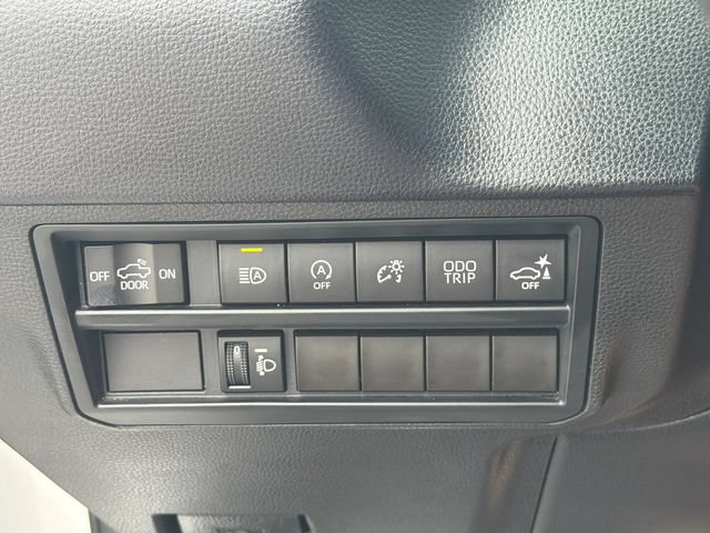 Used 2022 Toyota Tundra SR5 w/ SR5 Convenience Package AWD/4WD image 33