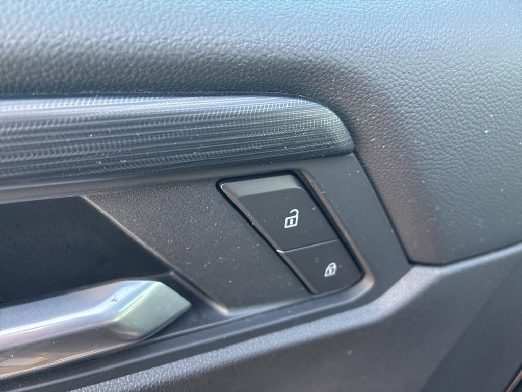 Used 2025 GMC Acadia Elevation image 7