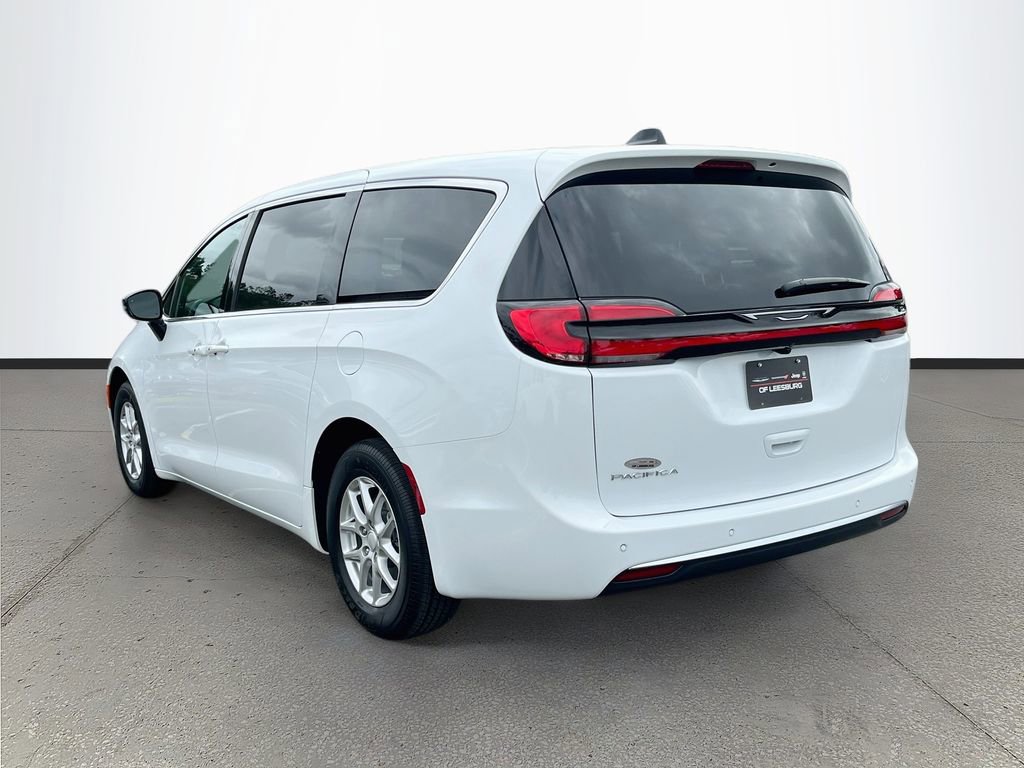 New 2027 Chrysler Pacifica Select FWD image 5
