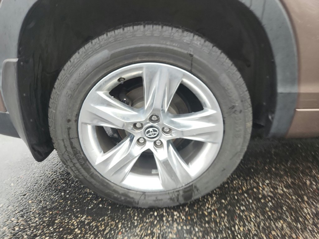 Used 2019 Toyota Highlander Limited AWD/4WD image 31
