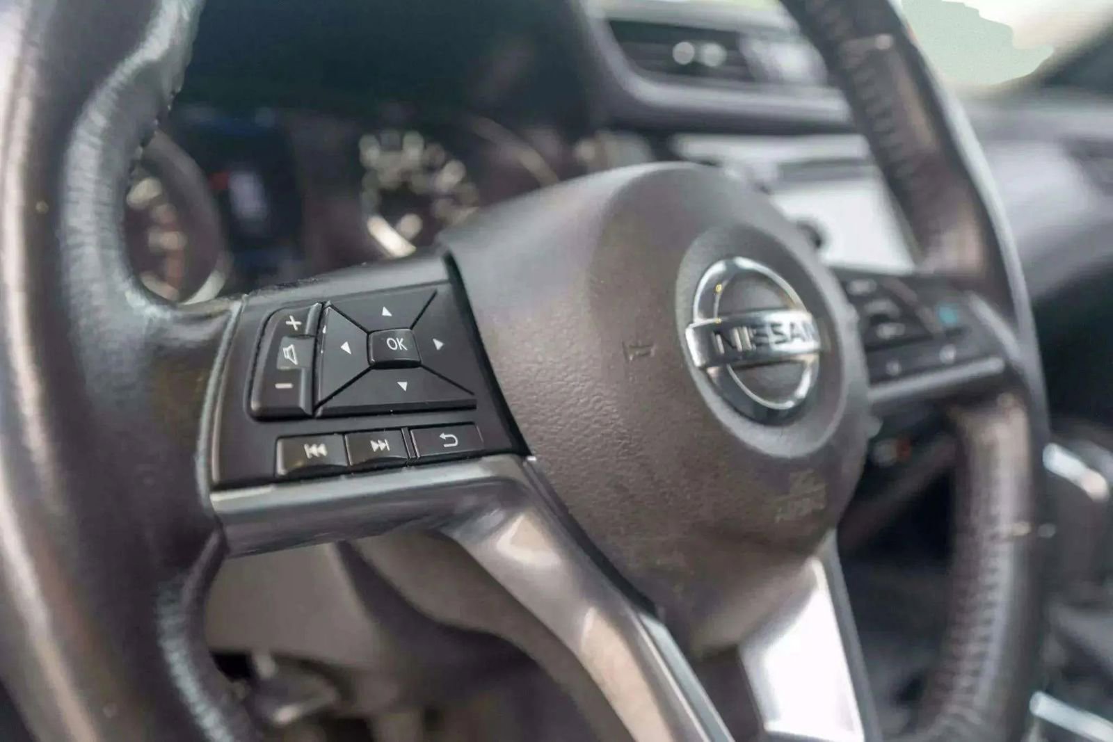 Used 2019 Nissan Rogue SV w/ Premium Package image 18