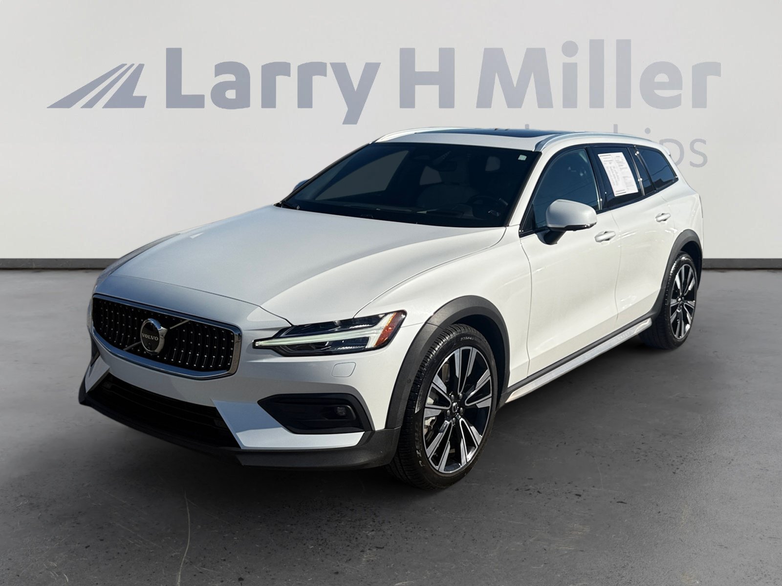 Used 2025 Volvo V60 B5 Cross Country Ultra