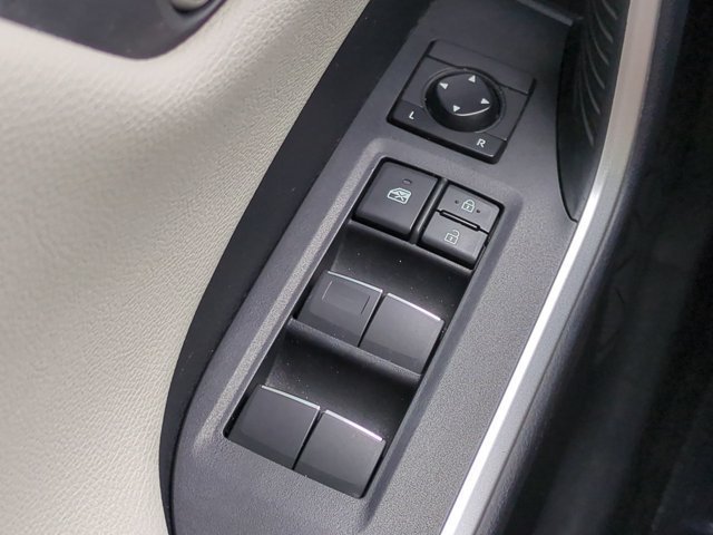 Used 2019 Toyota RAV4 Limited FWD image 23