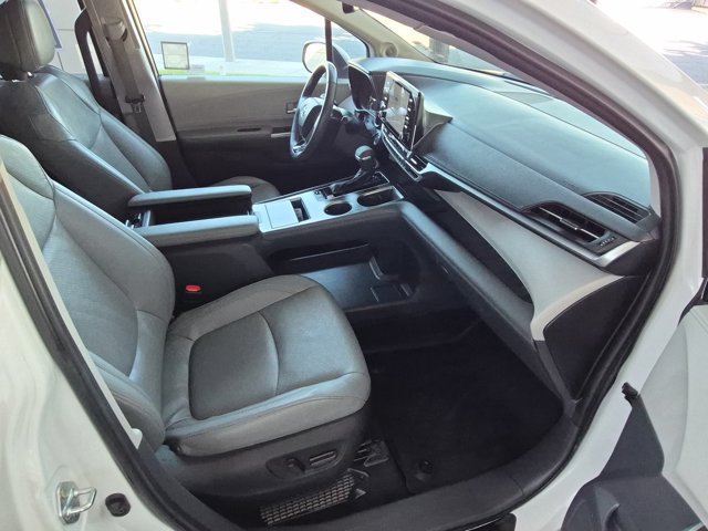 Used 2022 Toyota Sienna Limited AWD/4WD image 5