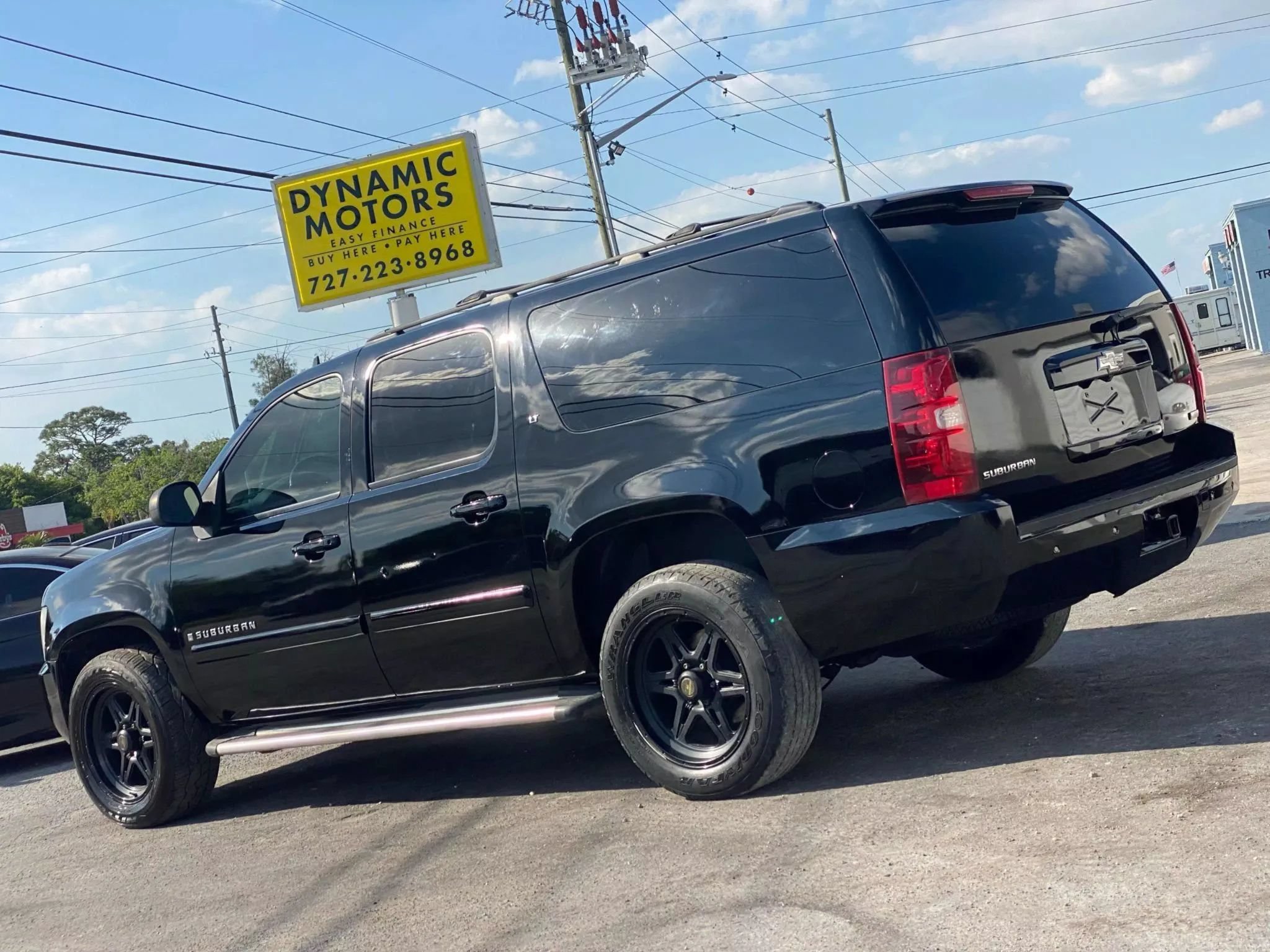 Used 2007 Chevrolet Suburban LT w/ LT Preferred Equipment Group AWD/4WD image 4