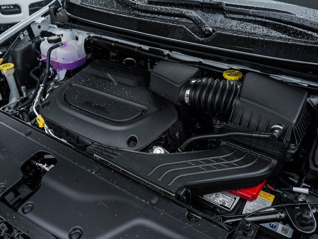 Used 2026 Chrysler Pacifica Select AWD/4WD image 7