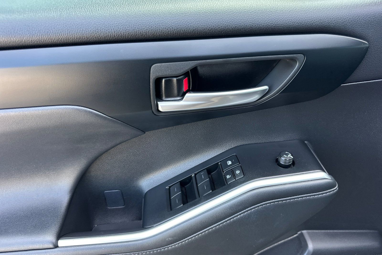 Used 2025 Toyota Highlander XSE image 11