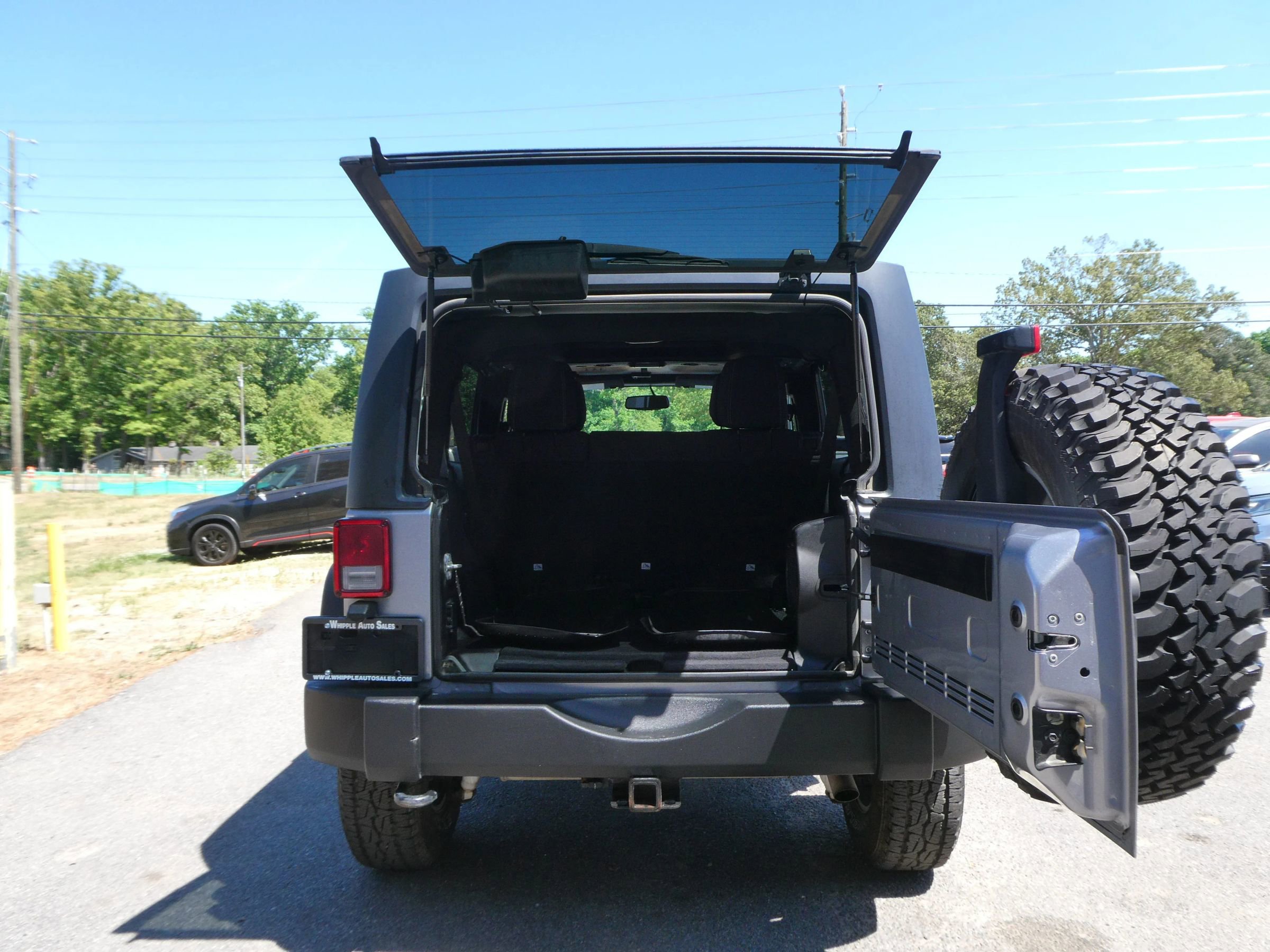 Used 2013 Jeep Wrangler Unlimited Rubicon w/ Connectivity Group AWD/4WD image 7